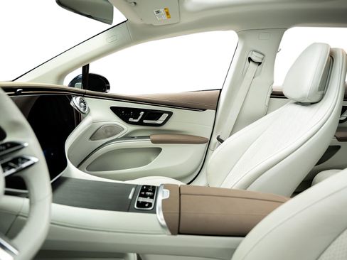 Used 2022 Mercedes-Benz EQS 580 4MATIC Sedan image 57