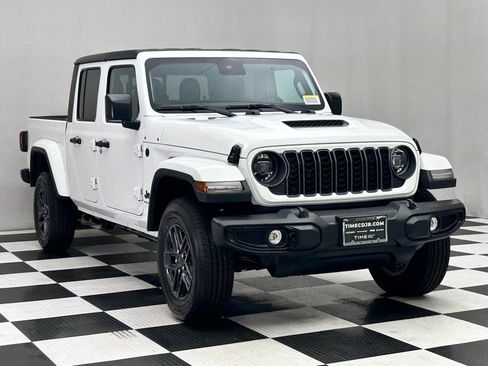 New 2025 Jeep Gladiator Sport image 2