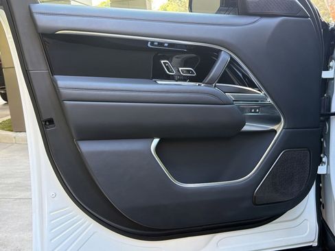 Used 2025 Land Rover Range Rover Autobiography AWD/4WD image 13