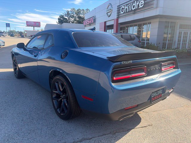 Used 2022 Dodge Challenger SXT w/ Driver Convenience Group RWD image 8