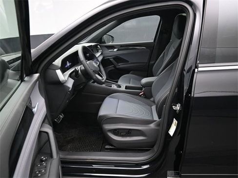 New 2026 Volkswagen Tiguan SE R-Line image 9