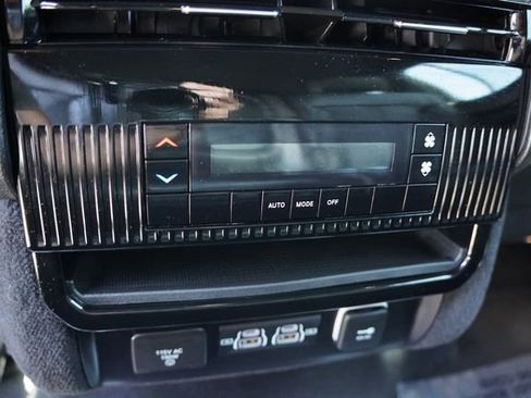 Used 2024 Jeep Wagoneer Series II w/ Flexible Seating Group AWD/4WD image 20