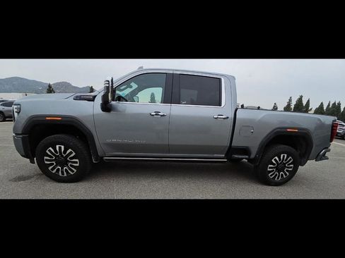 Used 2025 GMC Sierra 2500 Denali Ultimate image 6