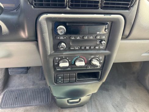 Used 2002 Chevrolet Venture w/ Climate Pkg FWD image 13