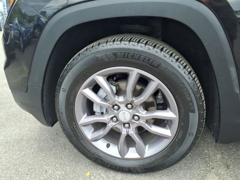 Used 2023 GMC Terrain SLT AWD/4WD image 9