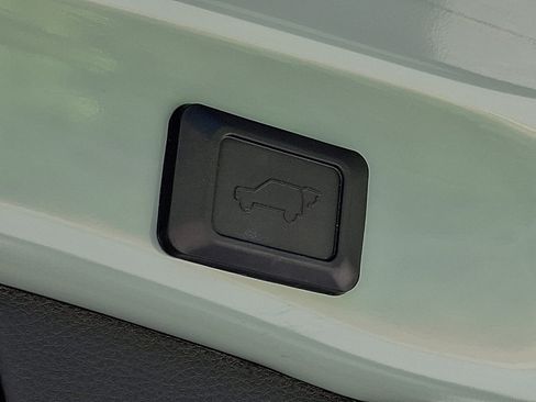 Used 2021 Toyota RAV4 XLE Premium AWD/4WD image 29