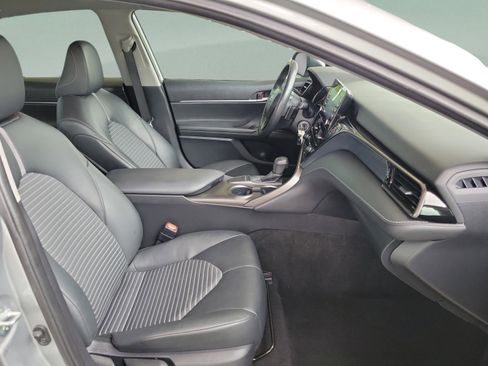 Used 2024 Toyota Camry SE image 7