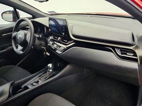 Used 2019 Toyota C-HR LE FWD image 23
