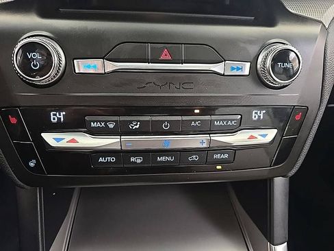Used 2020 Ford Explorer XLT w/ Equipment Group 202A AWD/4WD image 23