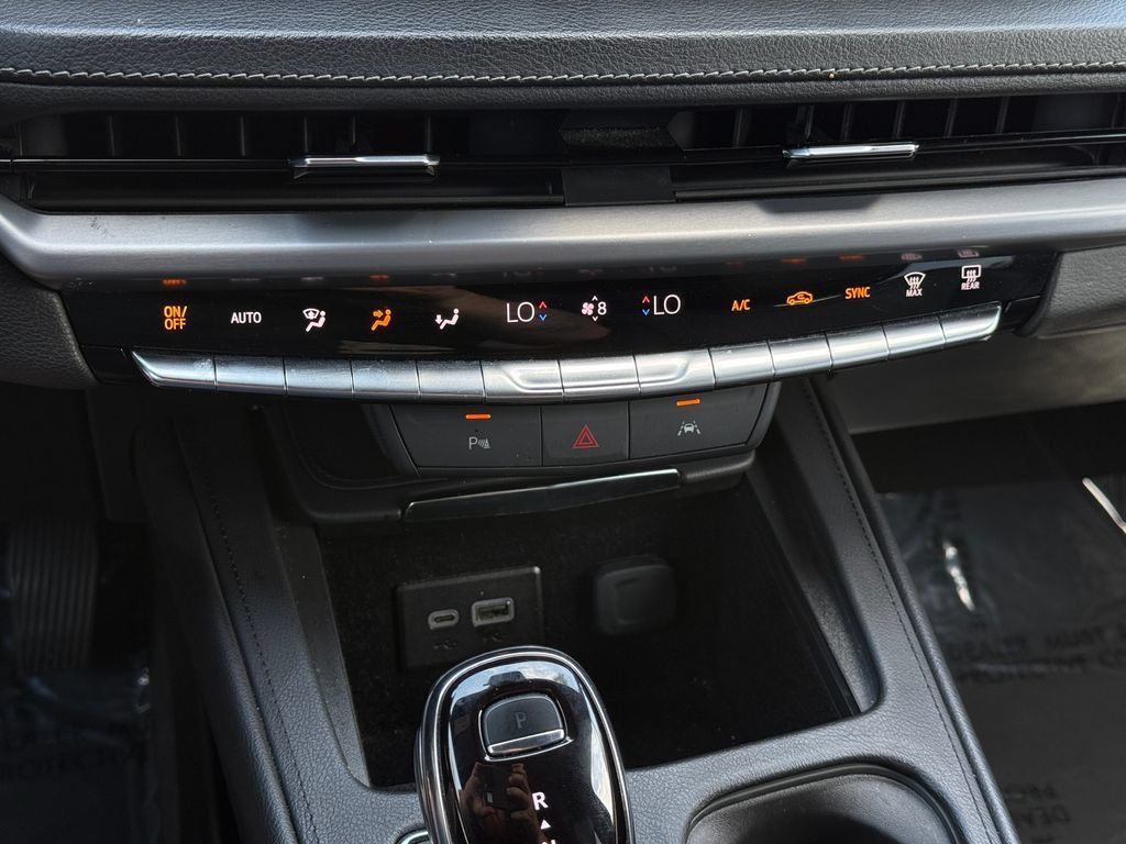Used 2024 Cadillac XT4 Premium Luxury FWD image 27