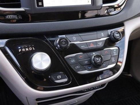 Used 2023 Chrysler Voyager LX image 19