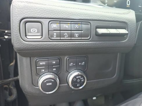 Used 2024 GMC Yukon Denali AWD/4WD image 8