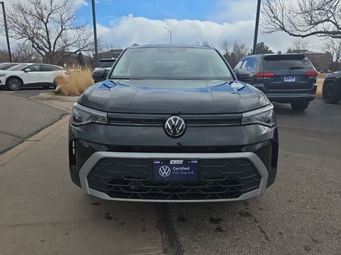 Certified 2025 Volkswagen Taos SE image 10