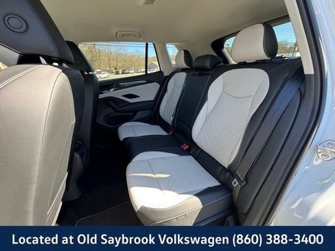 Used 2025 Volkswagen Tiguan SE AWD/4WD image 11
