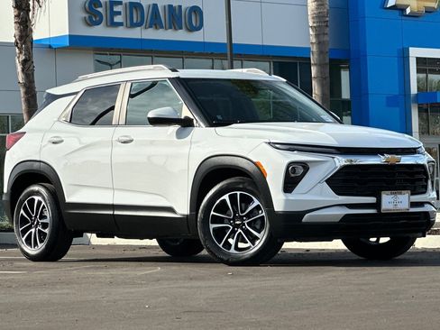 Used 2024 Chevrolet TrailBlazer LT w/ Convenience Package image 2