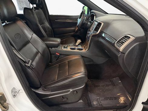 Used 2017 Jeep Grand Cherokee Overland AWD/4WD image 9