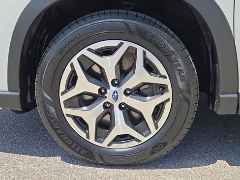 Used 2023 Subaru Forester Premium AWD/4WD image 9