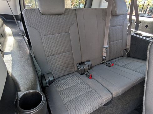 Used 2018 Chevrolet Suburban LS RWD image 6