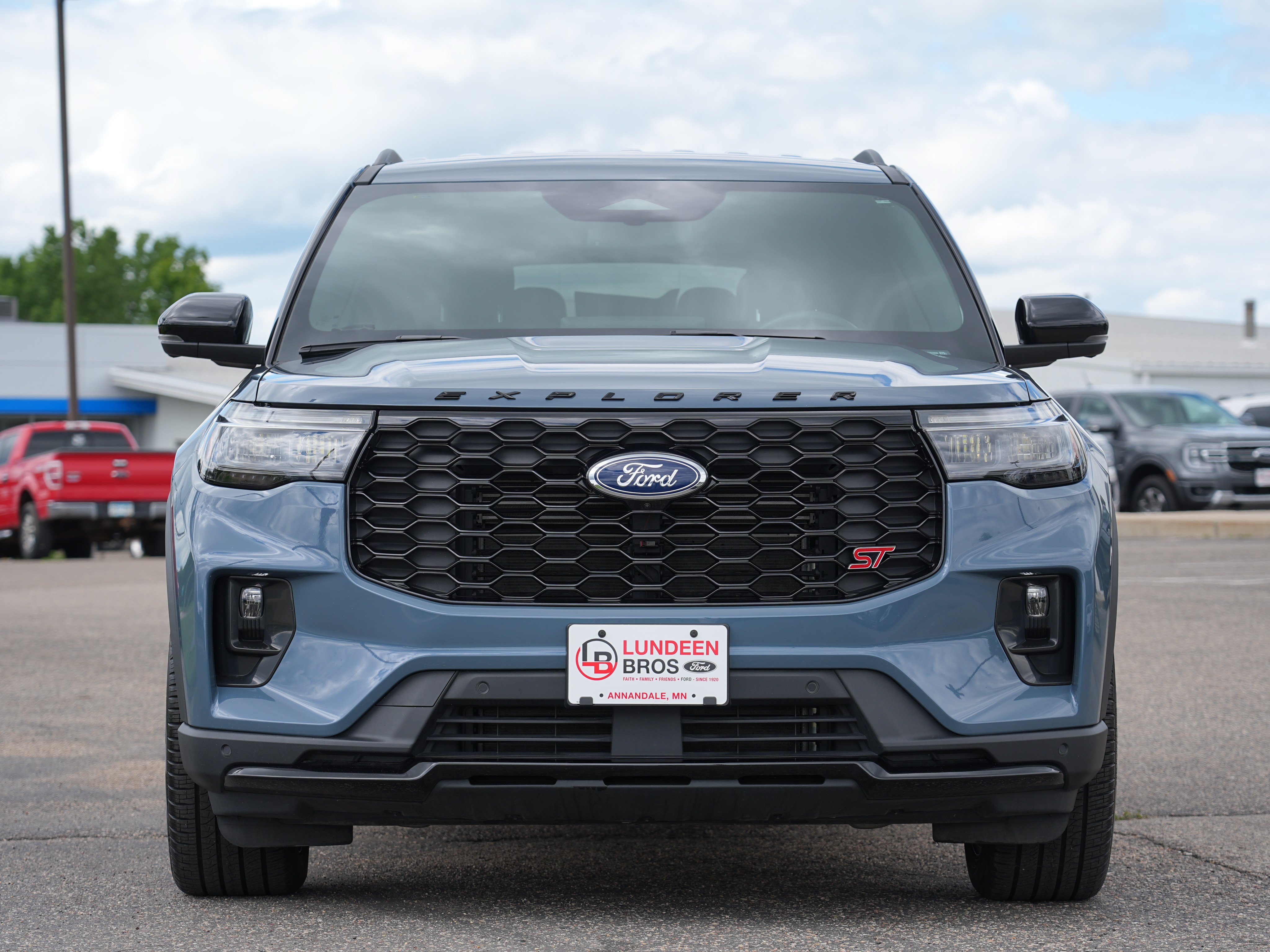 Used 2025 Ford Explorer ST AWD/4WD image 9