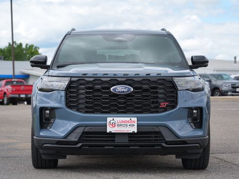 Used 2025 Ford Explorer ST AWD/4WD image 9