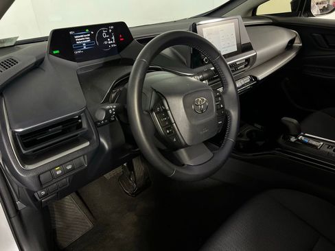 Used 2025 Toyota Prius LE image 20