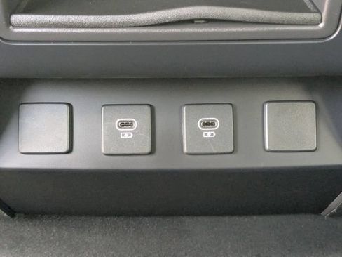 Certified 2025 Land Rover Defender 110 X-Dynamic SE AWD/4WD image 14