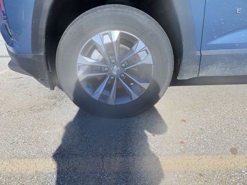 Used 2025 Chevrolet Equinox LT FWD image 3