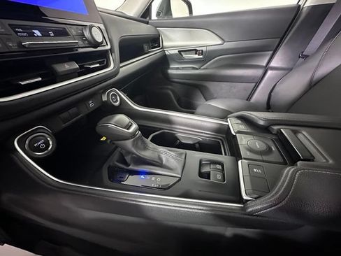 Certified 2025 Toyota Grand Highlander AWD Hybrid image 32