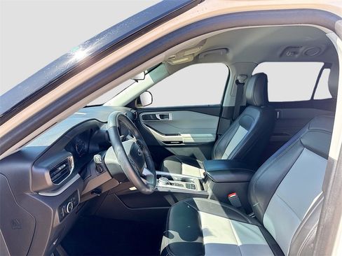 Used 2023 Ford Explorer XLT w/ Equipment Group 202A image 10