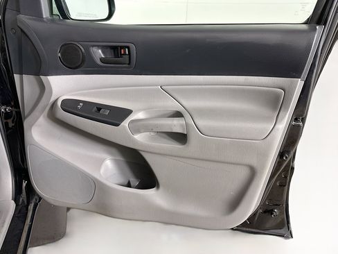 Used 2013 Toyota Tacoma PreRunner image 29