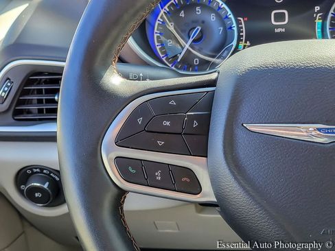 Used 2019 Chrysler Pacifica Touring-L w/ Advanced Safetytec Group image 15
