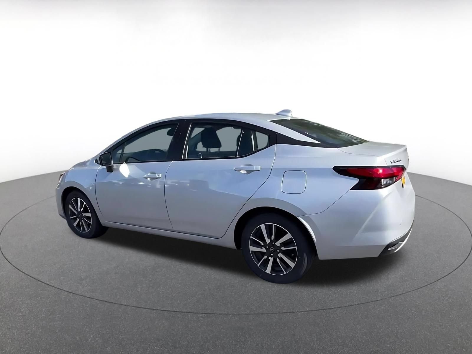 Used 2025 Nissan Versa SV FWD image 9