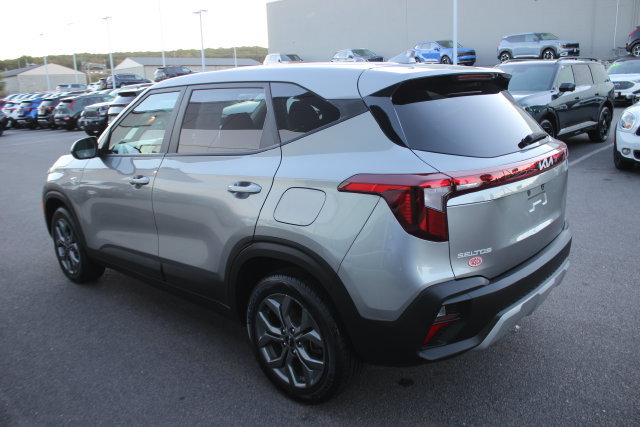 Used 2024 Kia Seltos LX AWD/4WD image 27