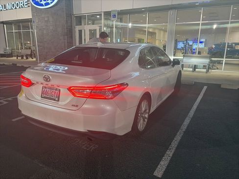 Used 2019 Toyota Camry XLE FWD image 4
