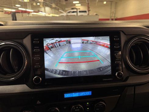 Certified 2022 Toyota Tacoma TRD Off-Road AWD/4WD image 29