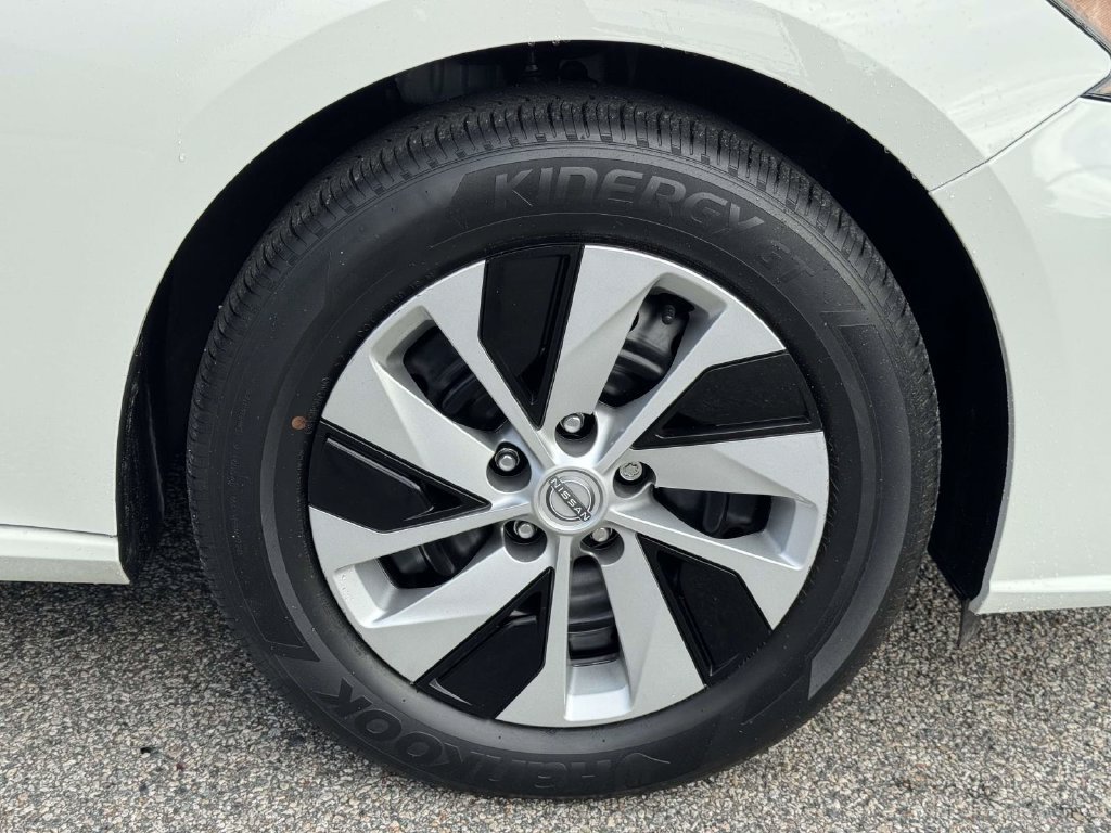 Used 2025 Nissan Altima 2.5 S FWD image 27