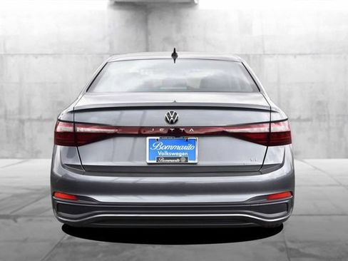 Used 2025 Volkswagen Jetta SE FWD image 6