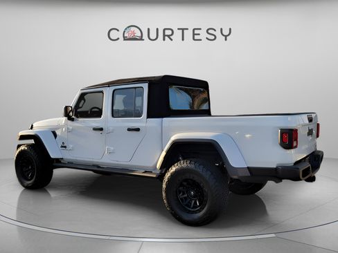 Used 2021 Jeep Gladiator Sport image 3