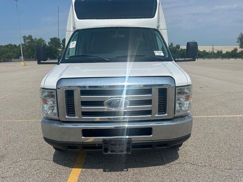 Used 2017 Ford E-450 and Econoline 450 Super Duty w/ Shuttle Bus Prep Package RWD image 12