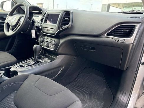 Used 2021 Jeep Cherokee Latitude image 18