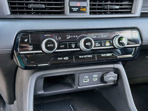 Used 2025 Honda Pilot EX-L image 15