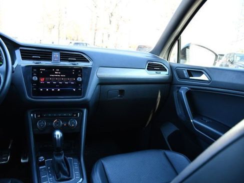 Used 2020 Volkswagen Tiguan SE R-Line AWD/4WD image 19