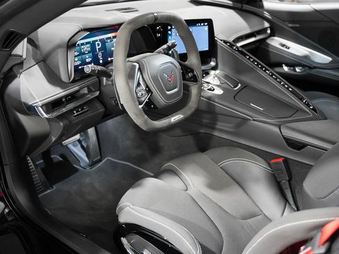 Used 2025 Chevrolet Corvette Z06 RWD image 9