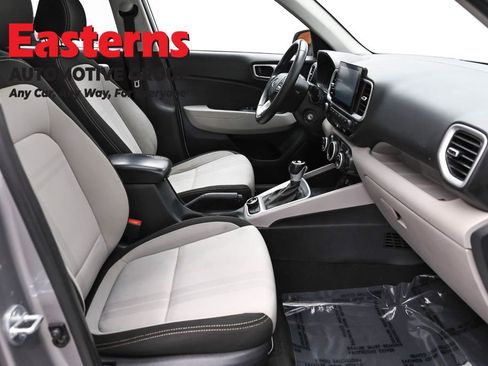Used 2023 Hyundai Venue SEL image 25