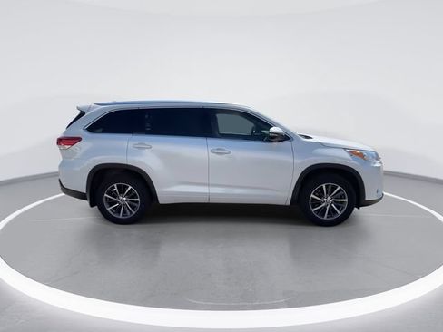 Used 2018 Toyota Highlander XLE FWD image 9