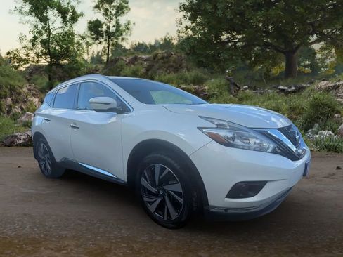 Used 2018 Nissan Murano Platinum image 3