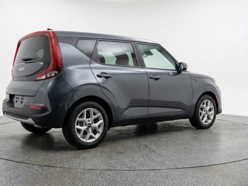 Used 2025 Kia Soul LX w/ LX Technology Package FWD image 9
