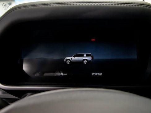 Used 2025 Land Rover Defender 130 X-Dynamic SE image 18