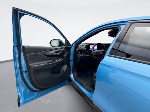 Used 2025 Buick Envista Sport Touring image 9