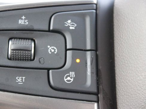 Used 2022 Chevrolet Tahoe LT w/ Luxury Package RWD image 42